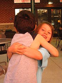zach & mia hug